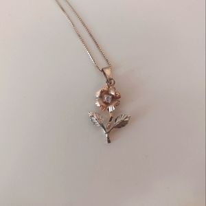 10K Gold Flower Diamond Necklace